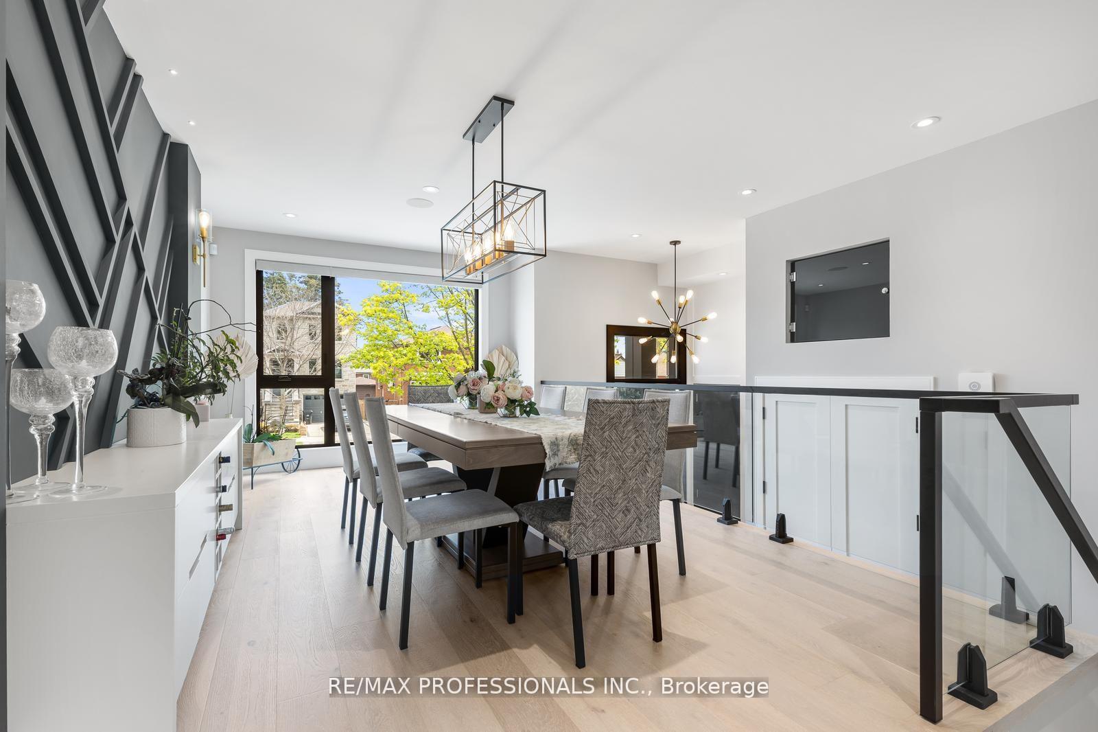 Photo 3 of 216 Aldercrest Road, Etobicoke, Alderwood — HOMEH