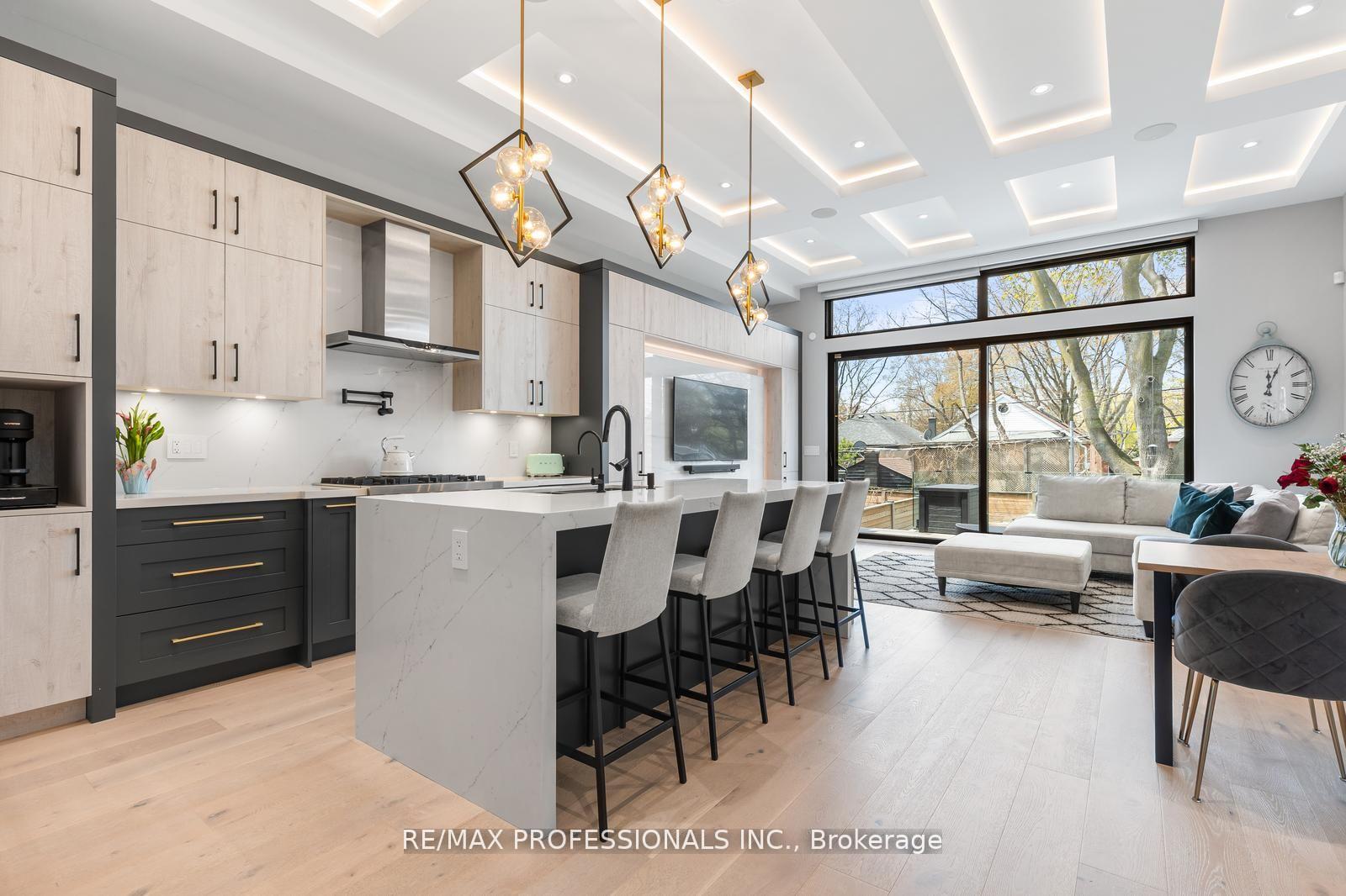 Photo 5 of 216 Aldercrest Road, Etobicoke, Alderwood — HOMEH