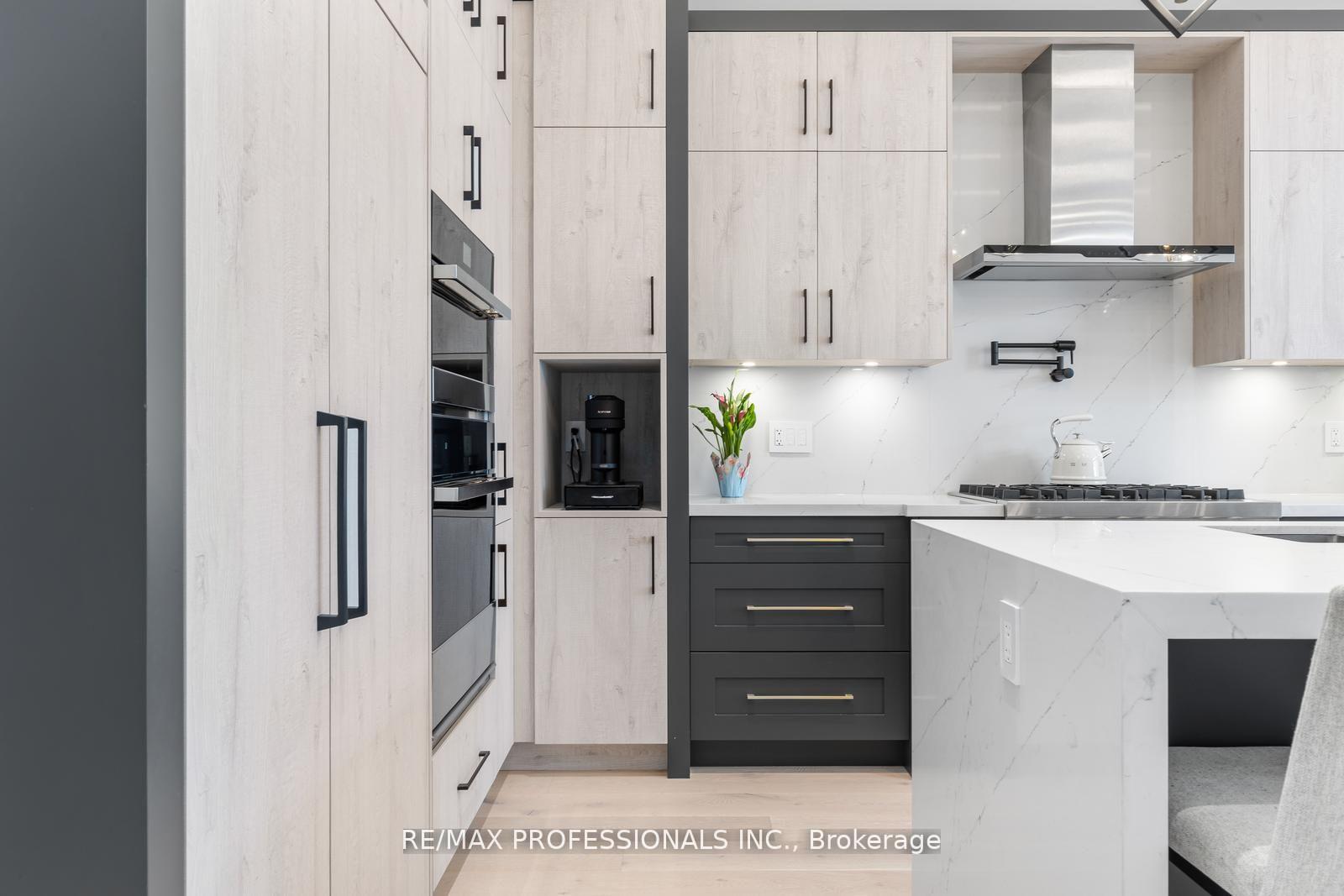 Photo 7 of 216 Aldercrest Road, Etobicoke, Alderwood — HOMEH