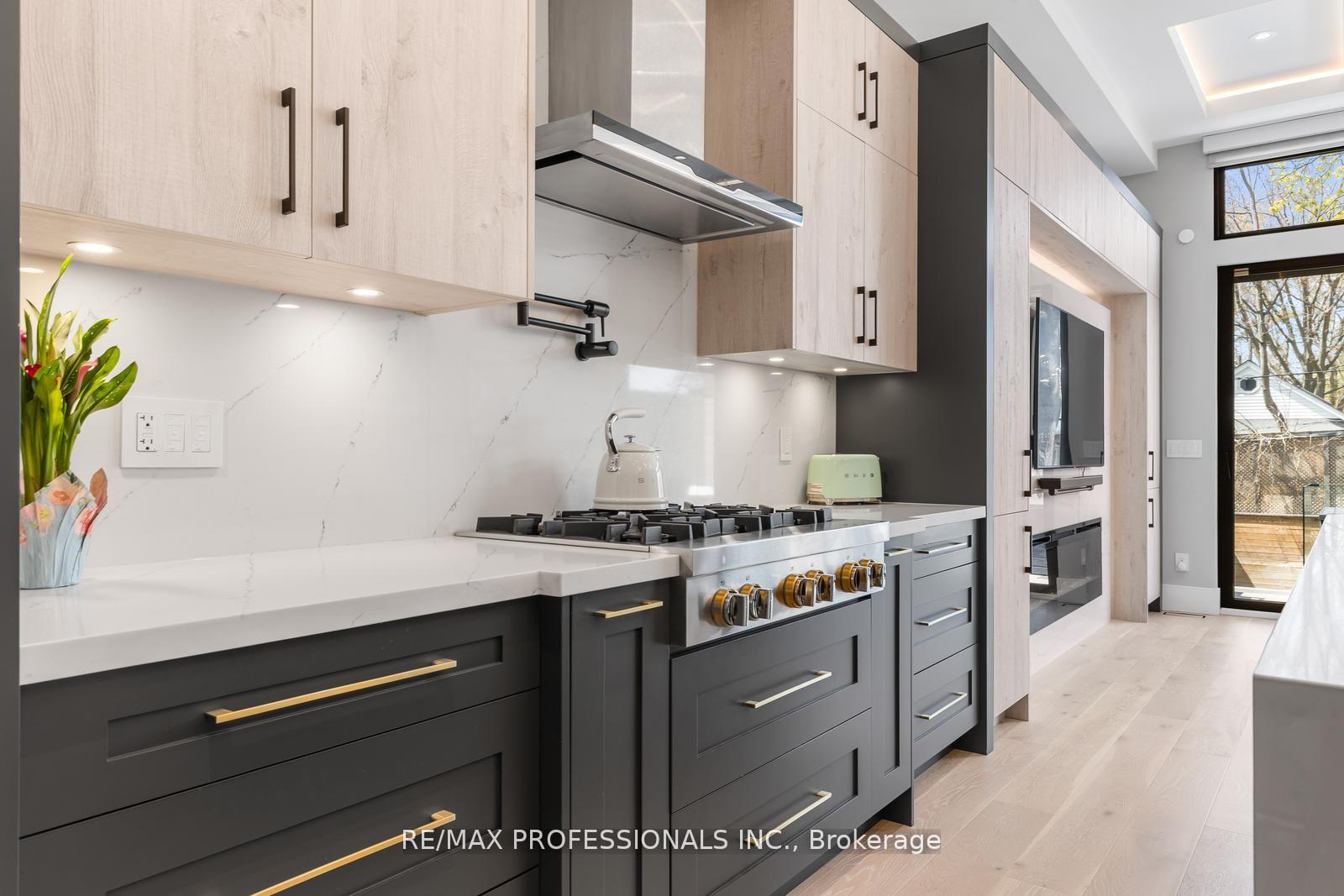 Photo 8 of 216 Aldercrest Road, Etobicoke, Alderwood — HOMEH