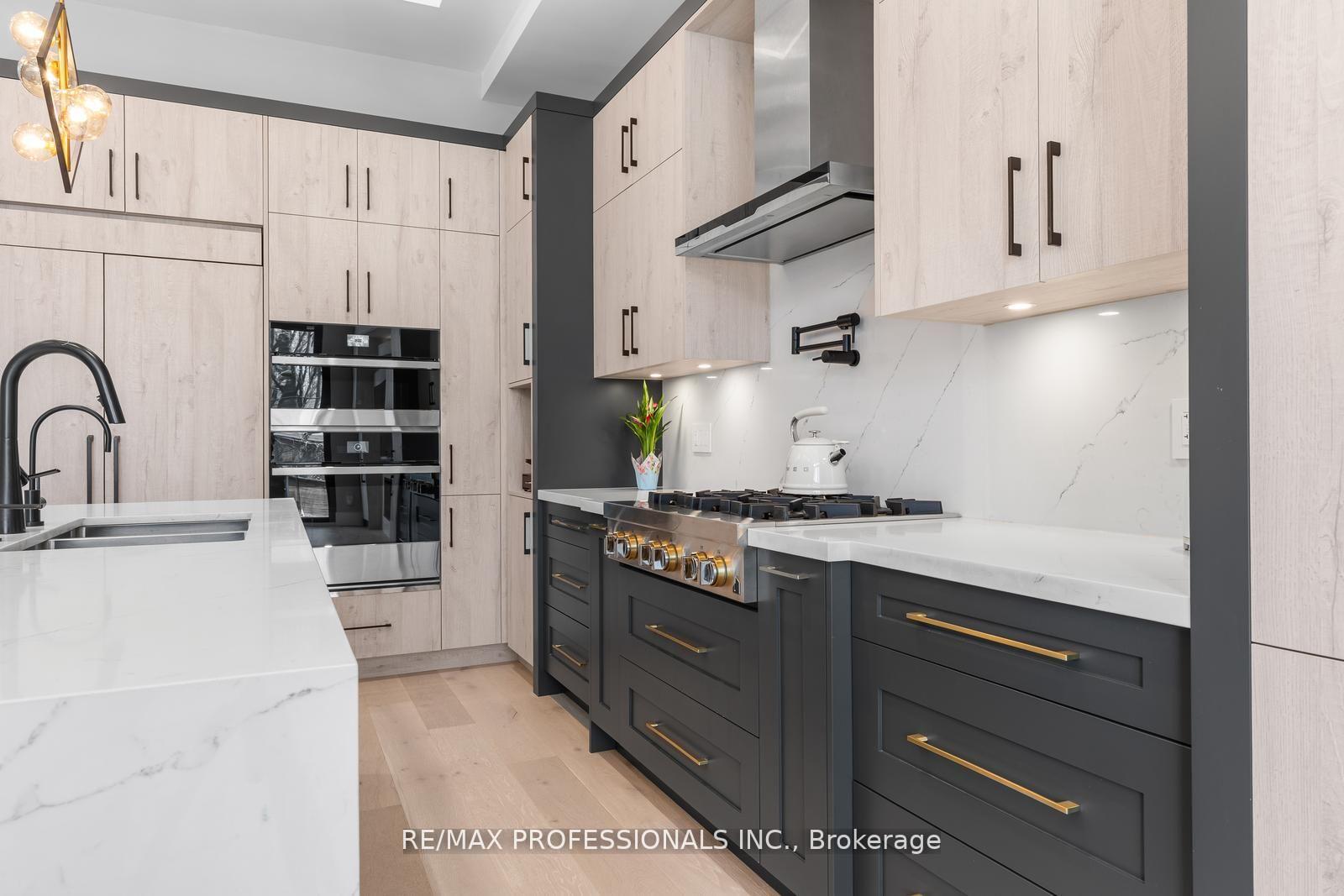 Photo 9 of 216 Aldercrest Road, Etobicoke, Alderwood — HOMEH