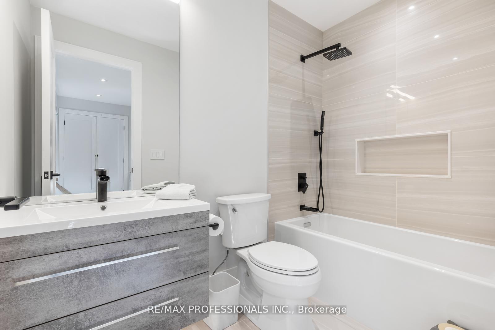 Photo 33 of 216 Aldercrest Road, Etobicoke, Alderwood — HOMEH