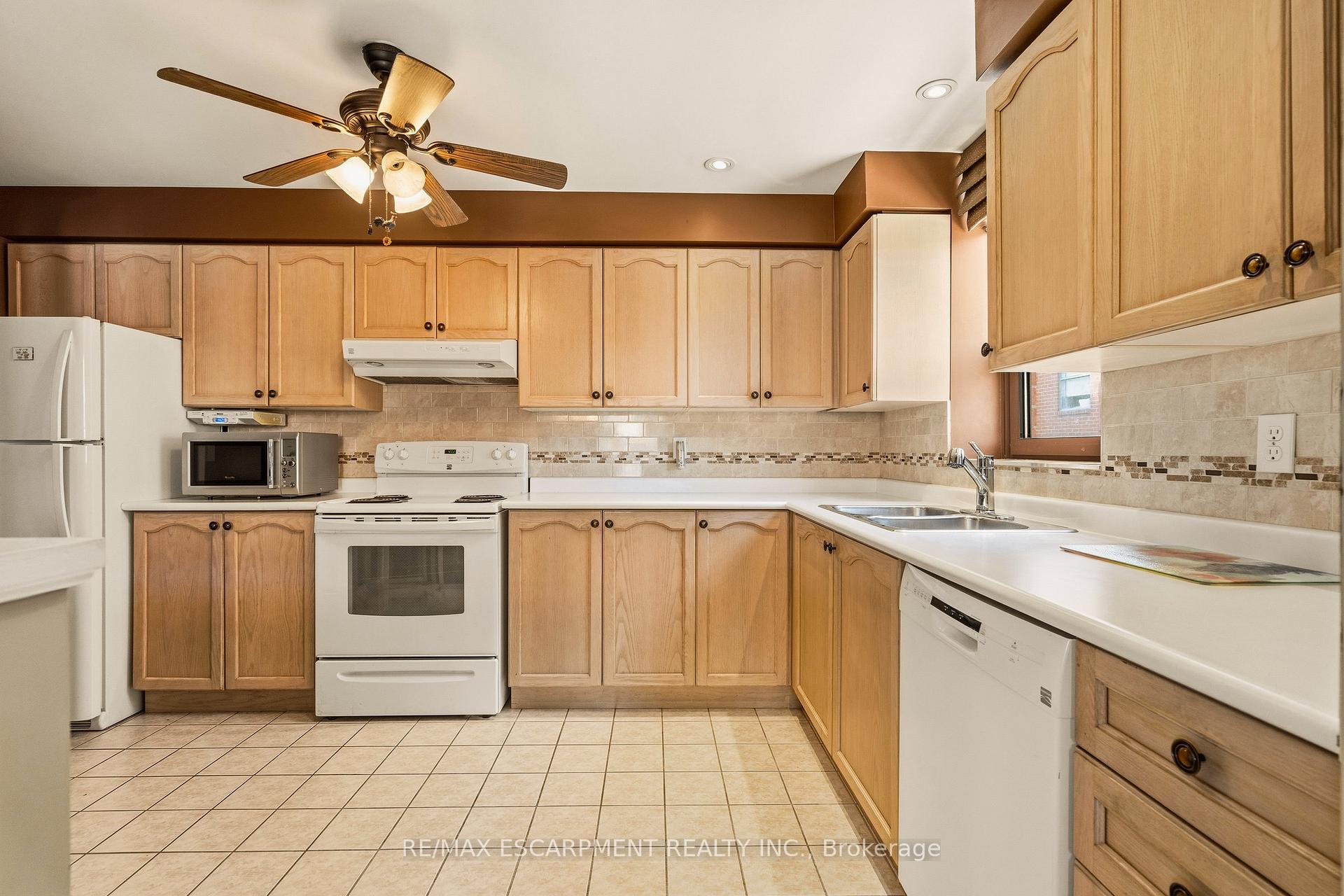 Photo 6 of Unit 203, 8 Main Street, Hamilton, Dundas — HOMEH