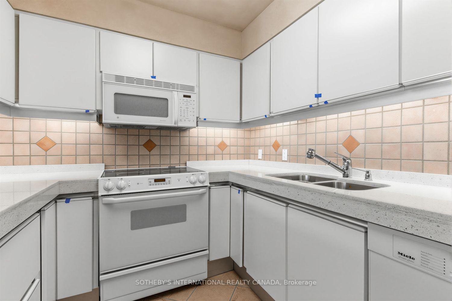 Photo 13 of Unit 1801, 63 St Clair Avenue W, Toronto, Yonge-St. Clair — HOMEH