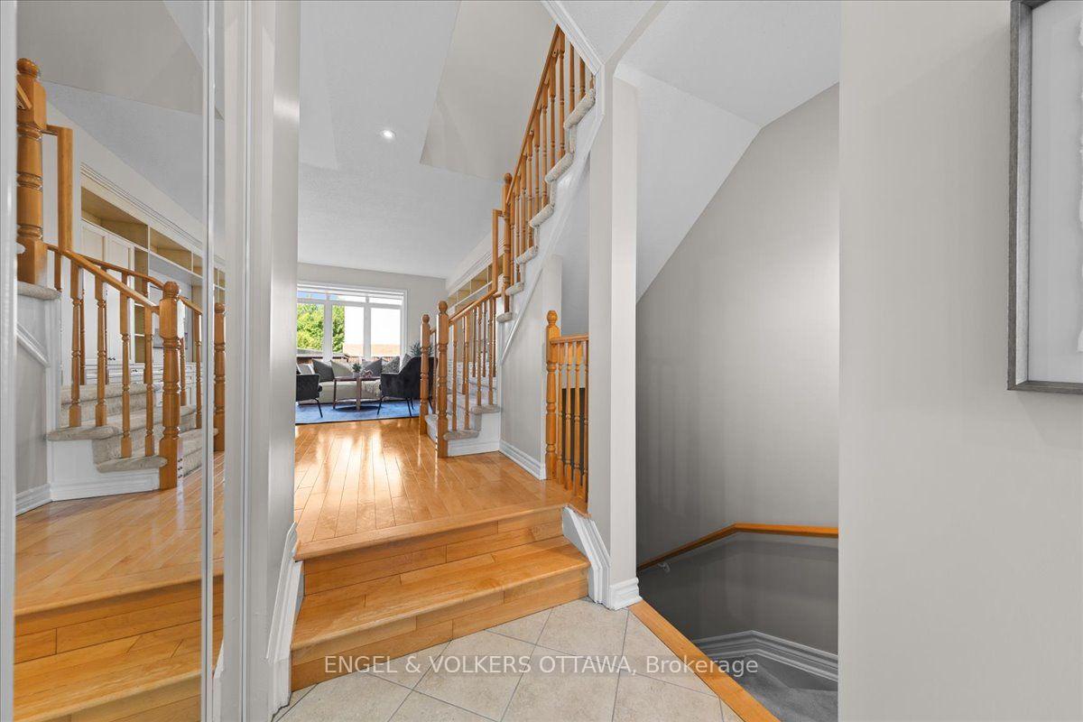Photo 5 of 104 Jersey Tea Circle, Ottawa, Riverside South/Gloucester Glen — HOMEH
