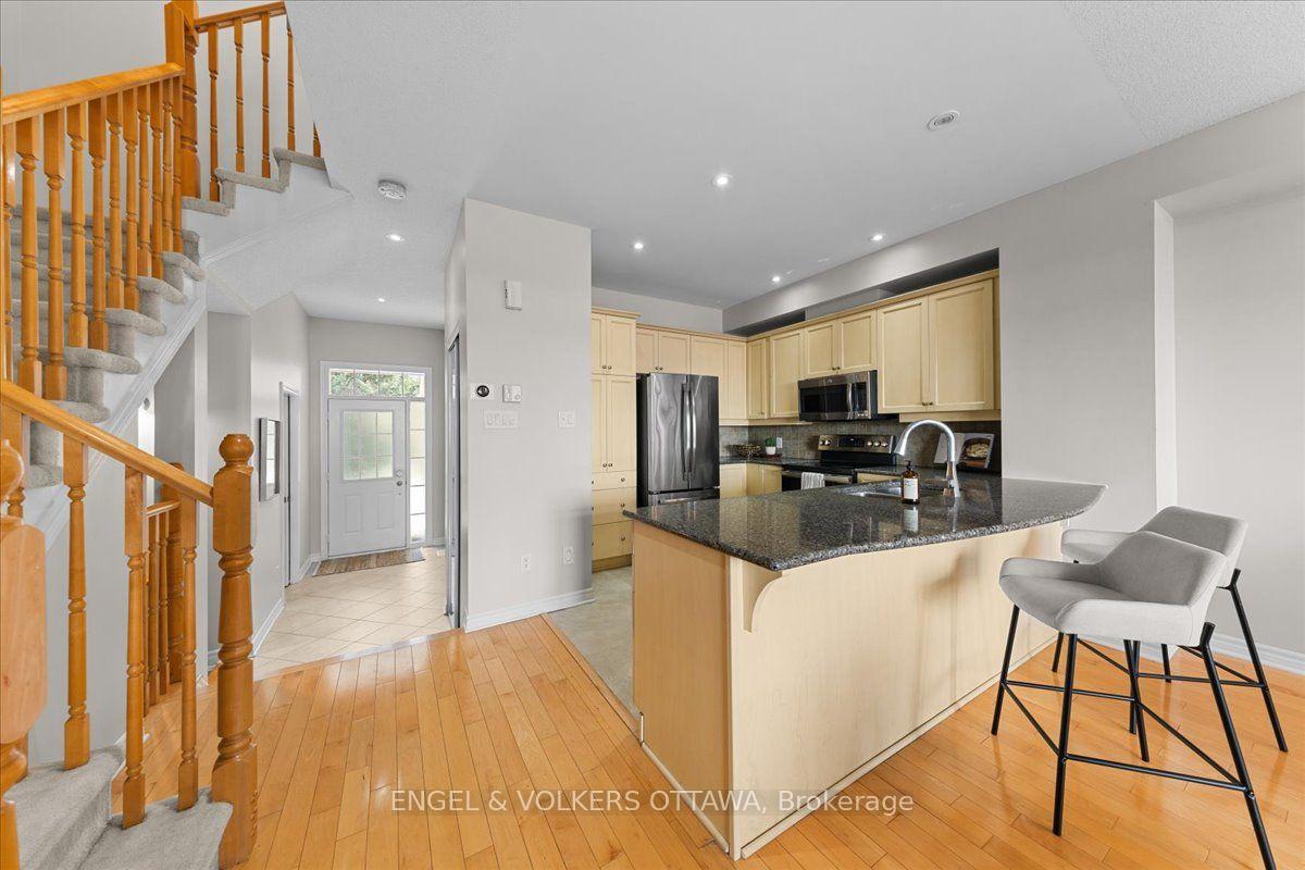 Photo 8 of 104 Jersey Tea Circle, Ottawa, Riverside South/Gloucester Glen — HOMEH