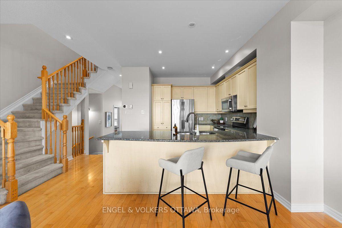 Photo 9 of 104 Jersey Tea Circle, Ottawa, Riverside South/Gloucester Glen — HOMEH