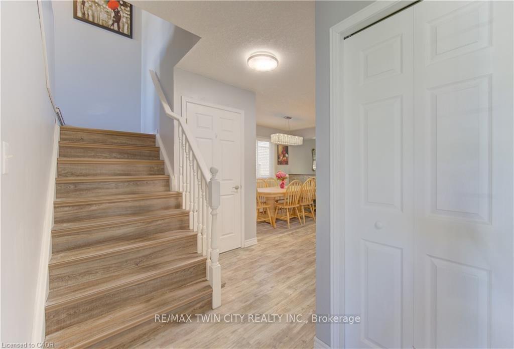 Photo 2 of 39 Chantilly Street, Kitchener, Huron Park — HOMEH