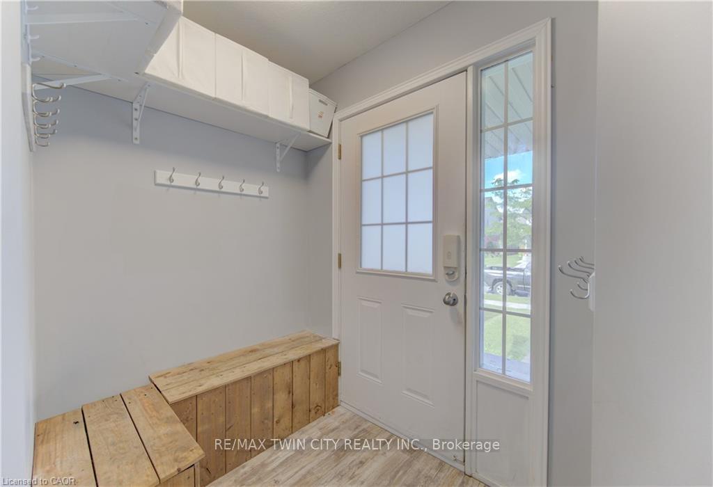 Photo 4 of 39 Chantilly Street, Kitchener, Huron Park — HOMEH