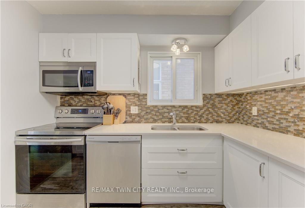 Photo 5 of 39 Chantilly Street, Kitchener, Huron Park — HOMEH