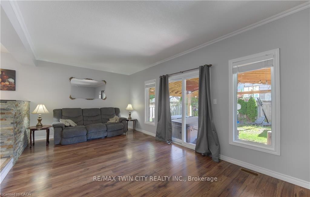 Photo 15 of 39 Chantilly Street, Kitchener, Huron Park — HOMEH