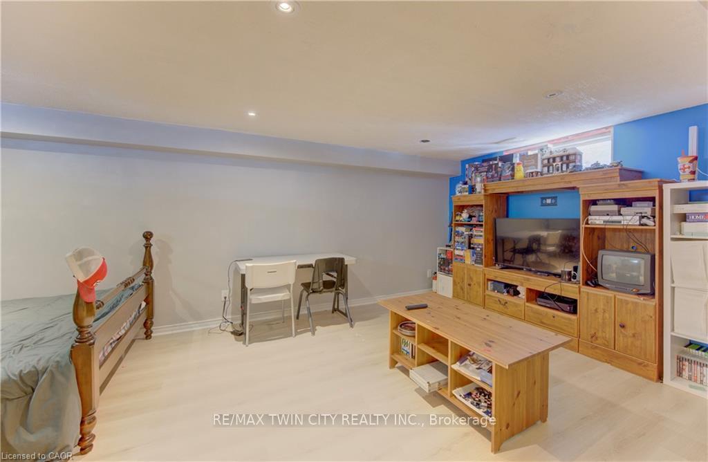 Photo 31 of 39 Chantilly Street, Kitchener, Huron Park — HOMEH