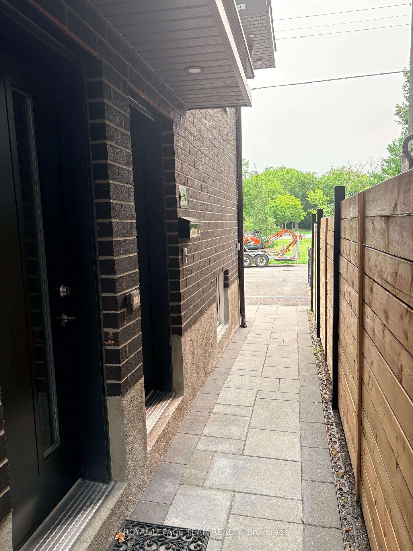 Photo 3 of Unit B, 65 Chestnut Street, Ottawa, Ottawa East — HOMEH