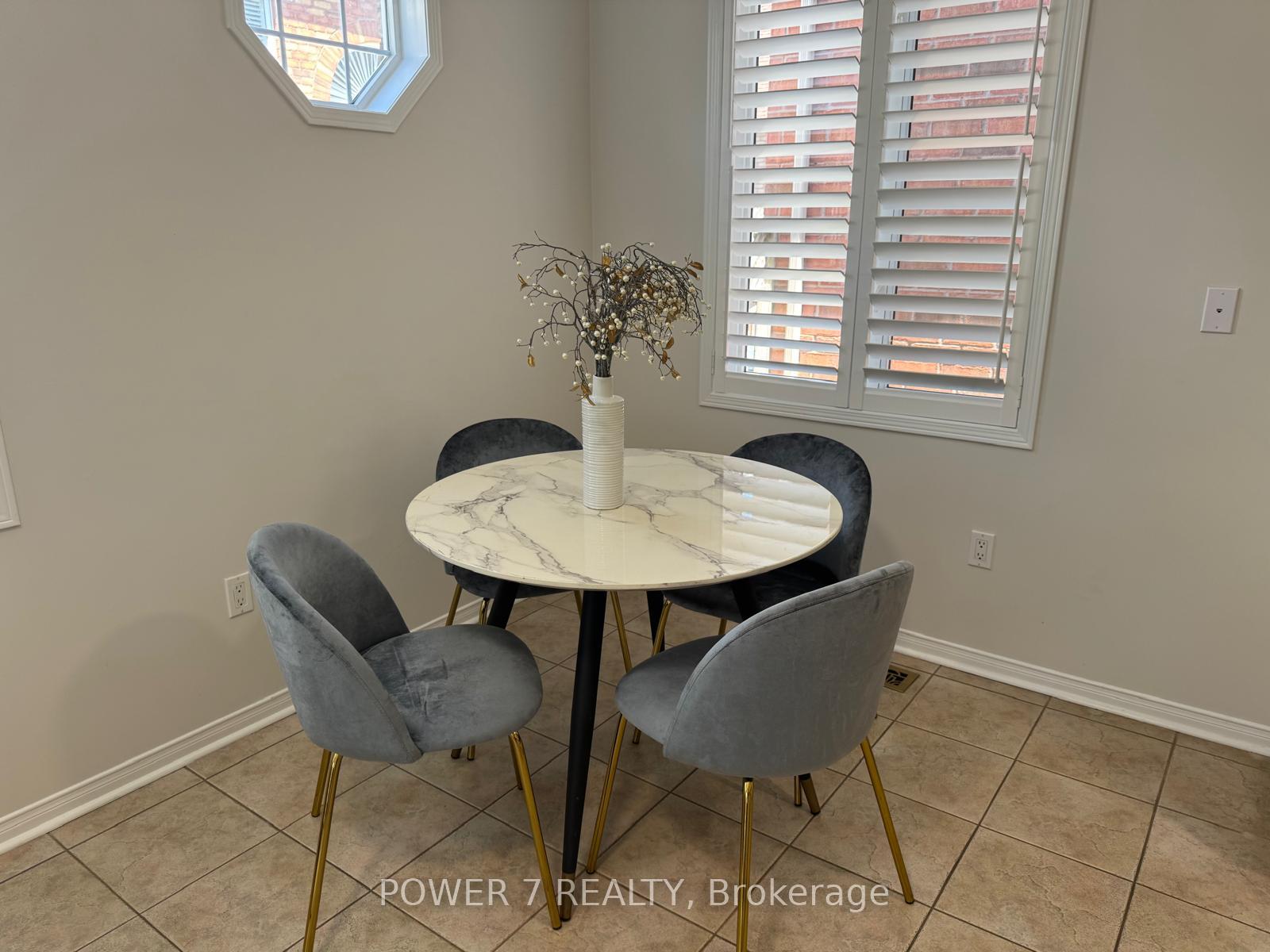 Photo 16 of 28 Cliveden Place, Markham, Berczy — HOMEH