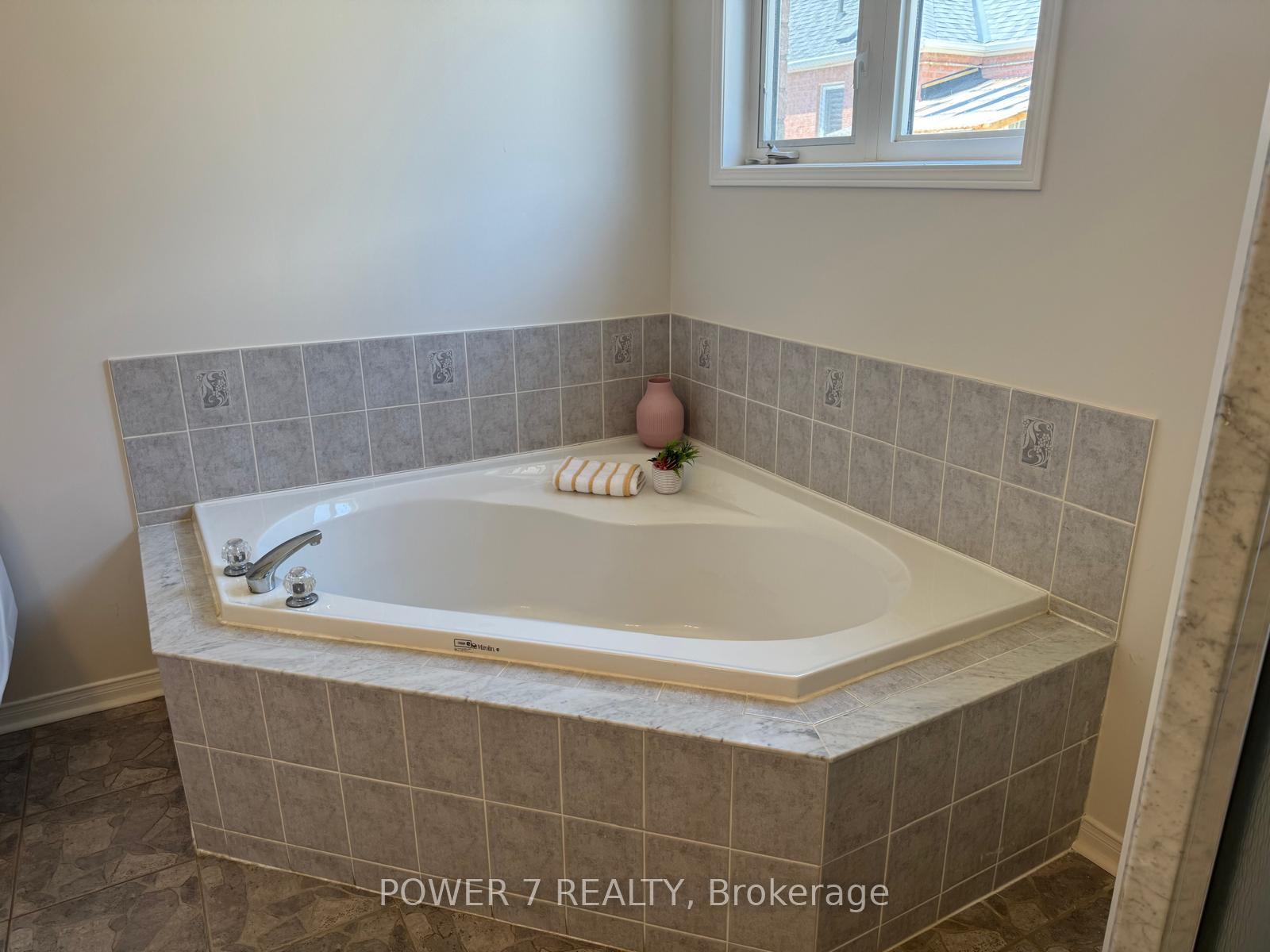 Photo 23 of 28 Cliveden Place, Markham, Berczy — HOMEH