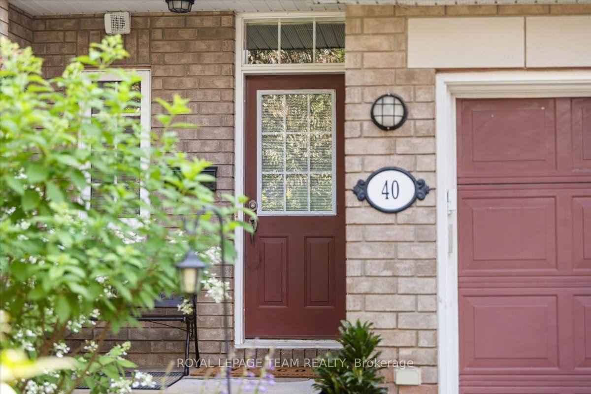Photo 2 of 40 Saddlesmith Circle, Ottawa, Kanata - Emerald Meadows/Trailwest — HOMEH