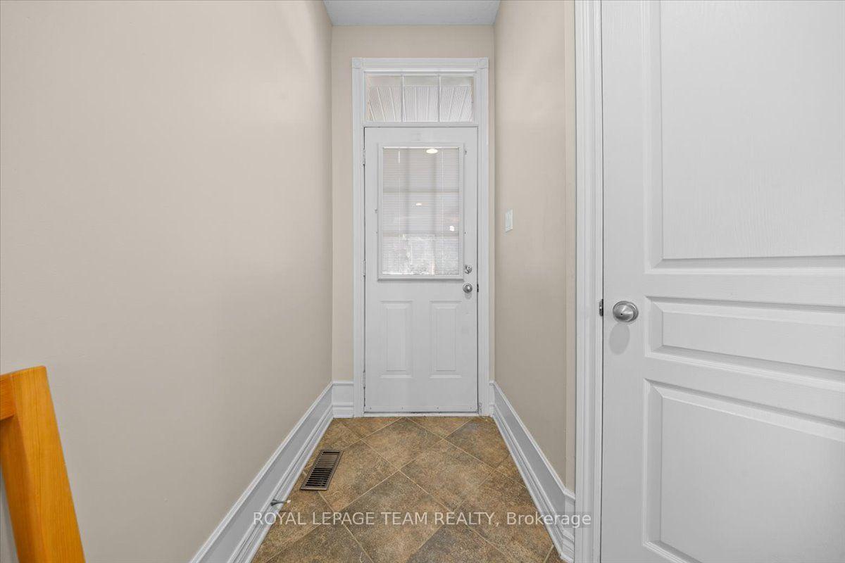Photo 3 of 40 Saddlesmith Circle, Ottawa, Kanata - Emerald Meadows/Trailwest — HOMEH