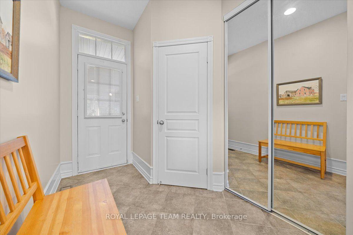 Photo 4 of 40 Saddlesmith Circle, Ottawa, Kanata - Emerald Meadows/Trailwest — HOMEH
