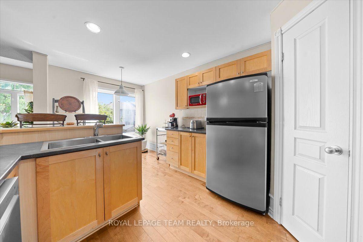 Photo 6 of 40 Saddlesmith Circle, Ottawa, Kanata - Emerald Meadows/Trailwest — HOMEH