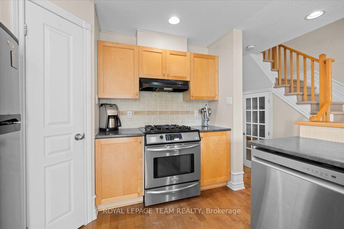 Photo 7 of 40 Saddlesmith Circle, Ottawa, Kanata - Emerald Meadows/Trailwest — HOMEH