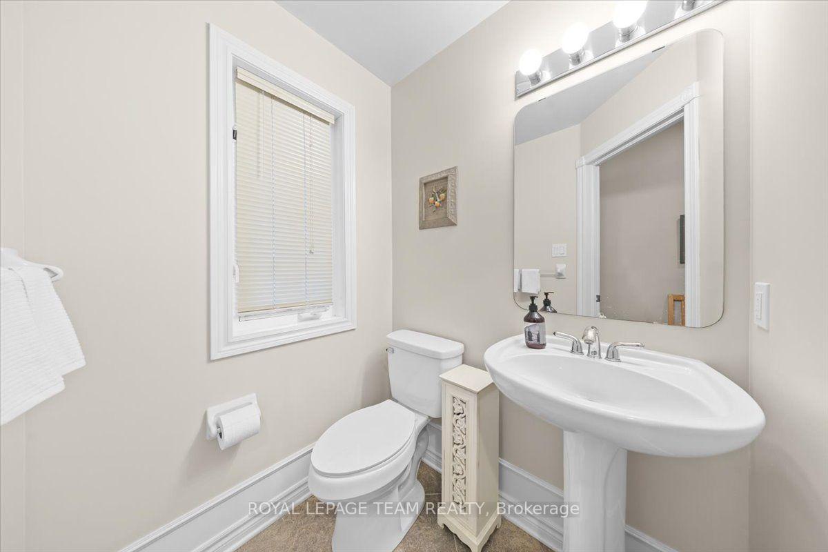 Photo 18 of 40 Saddlesmith Circle, Ottawa, Kanata - Emerald Meadows/Trailwest — HOMEH