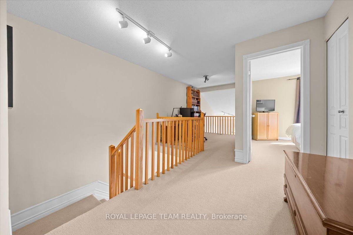 Photo 19 of 40 Saddlesmith Circle, Ottawa, Kanata - Emerald Meadows/Trailwest — HOMEH