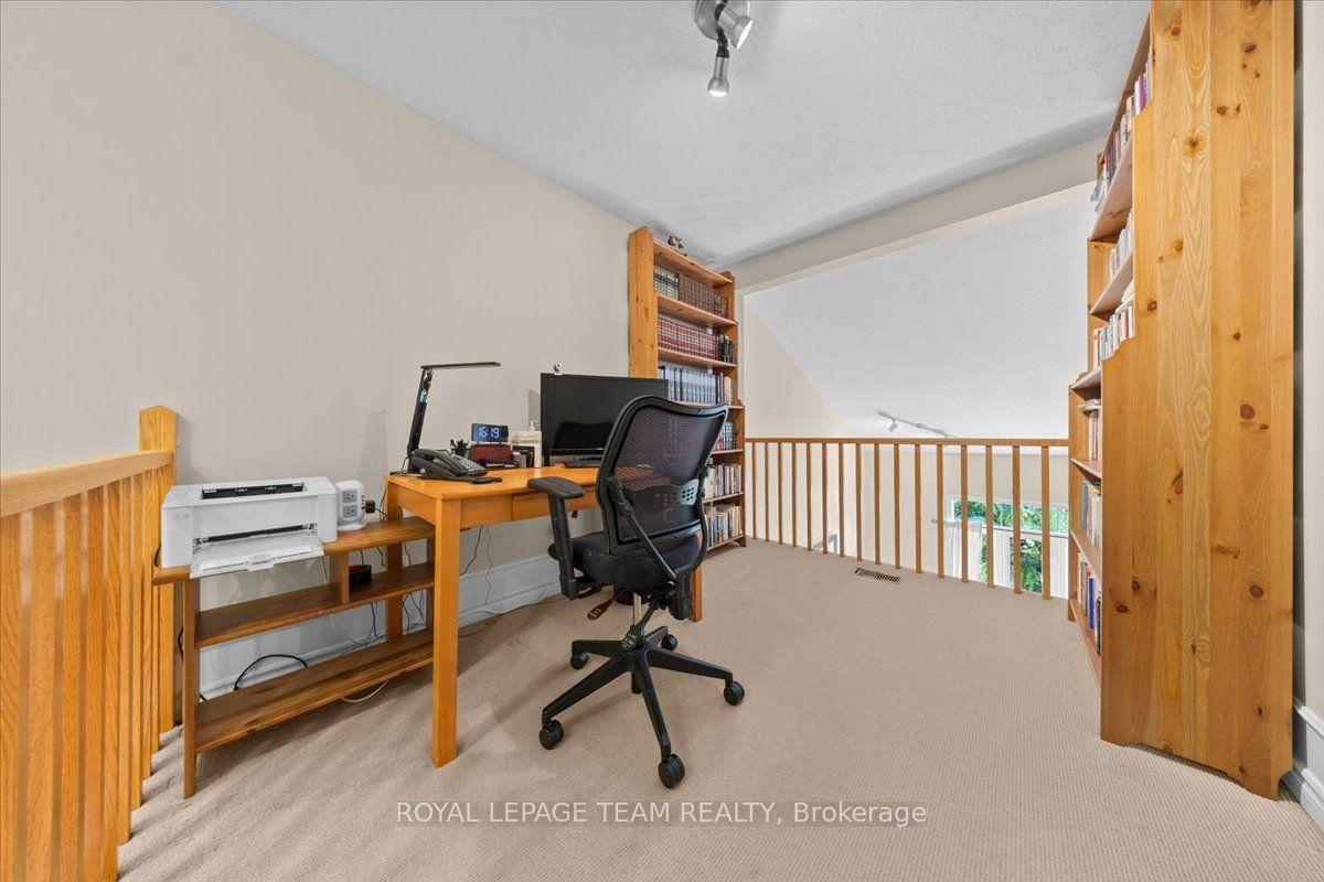 Photo 21 of 40 Saddlesmith Circle, Ottawa, Kanata - Emerald Meadows/Trailwest — HOMEH