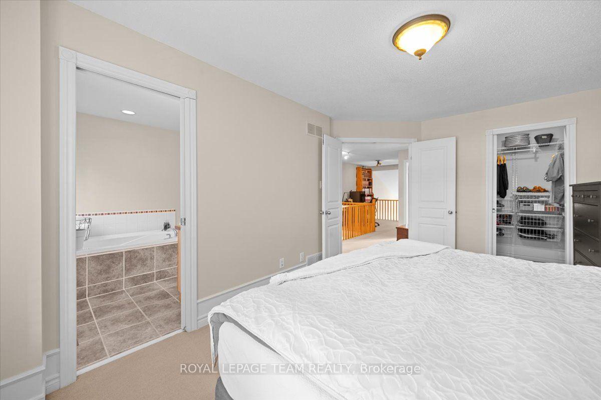Photo 23 of 40 Saddlesmith Circle, Ottawa, Kanata - Emerald Meadows/Trailwest — HOMEH