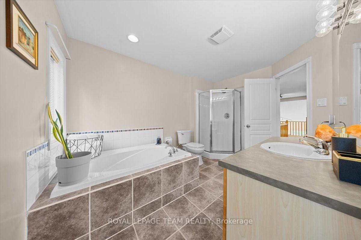 Photo 24 of 40 Saddlesmith Circle, Ottawa, Kanata - Emerald Meadows/Trailwest — HOMEH
