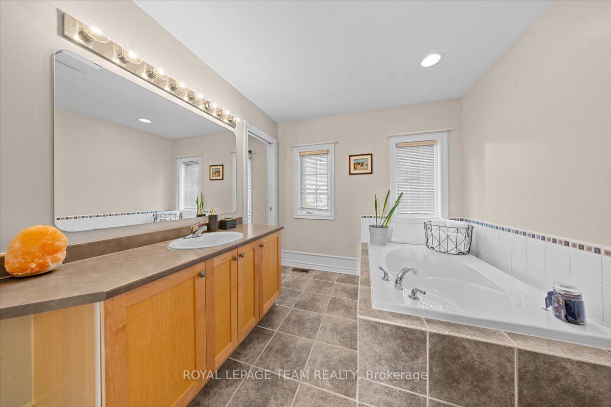 Photo 26 of 40 Saddlesmith Circle, Ottawa, Kanata - Emerald Meadows/Trailwest — HOMEH