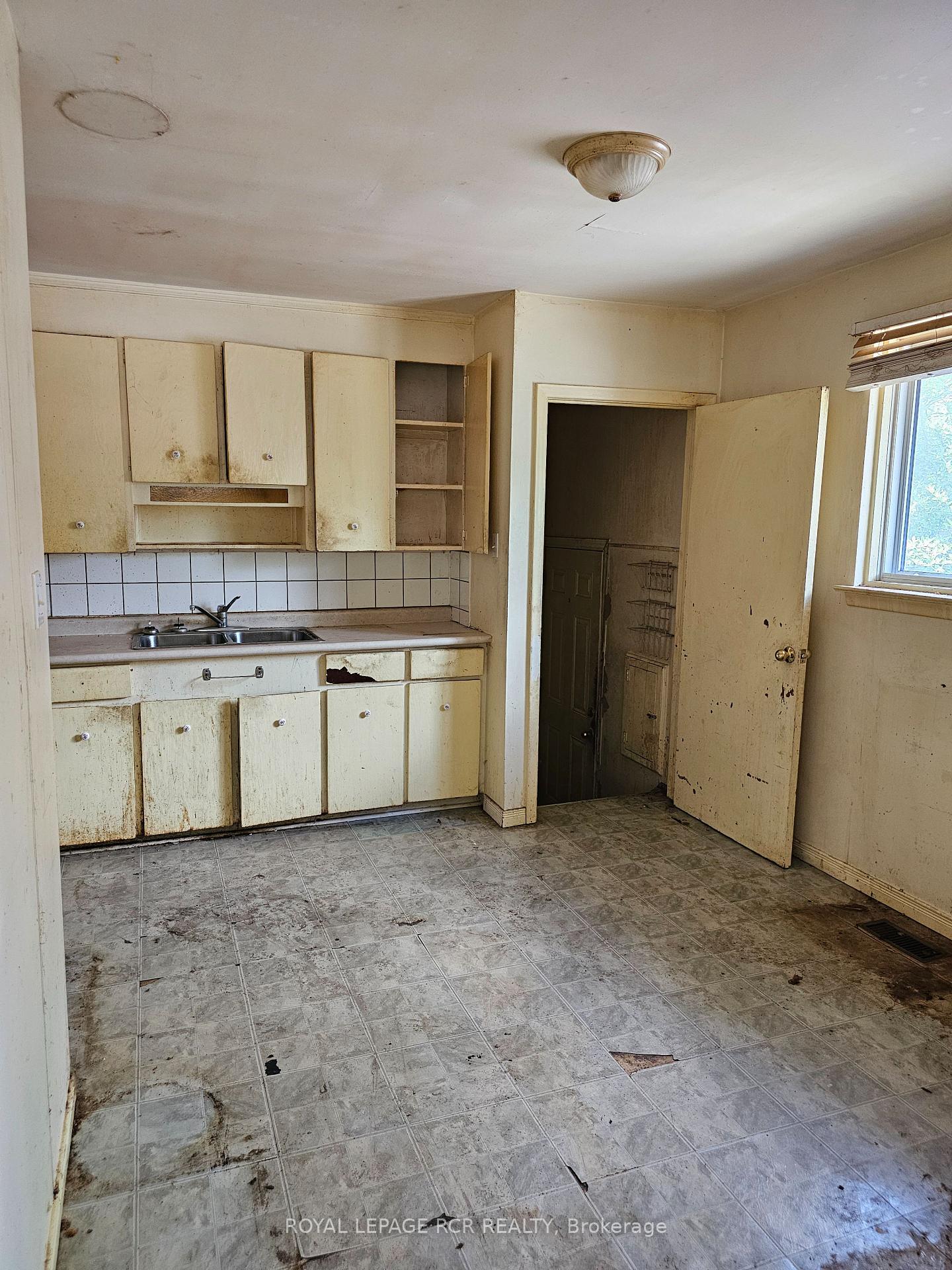 Photo 1 of 142 Cherrywood Drive, Newmarket, Bristol-London — HOMEH
