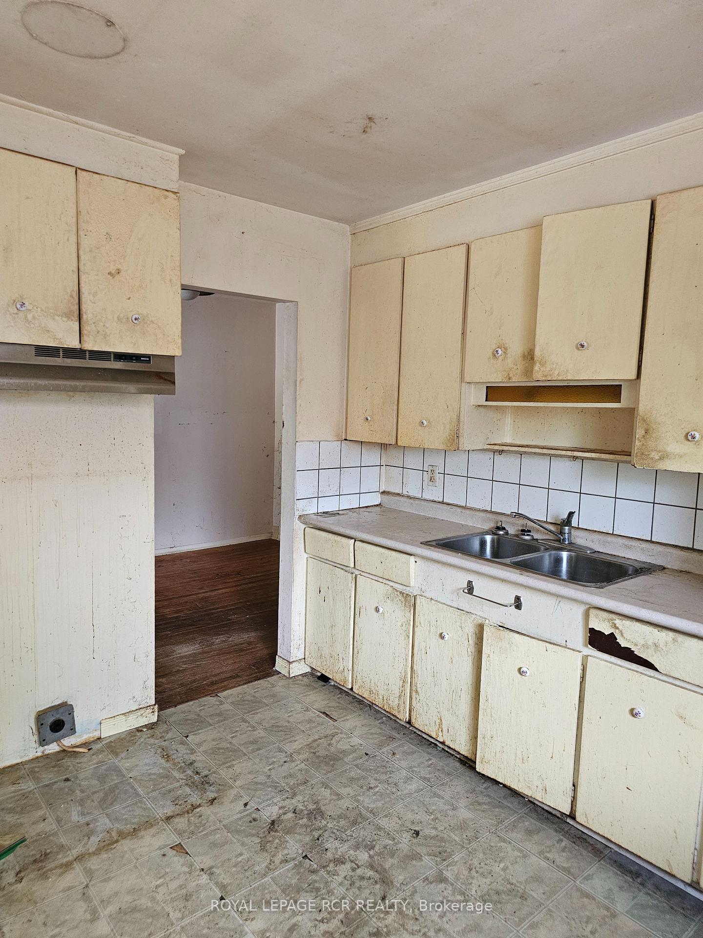 Photo 2 of 142 Cherrywood Drive, Newmarket, Bristol-London — HOMEH