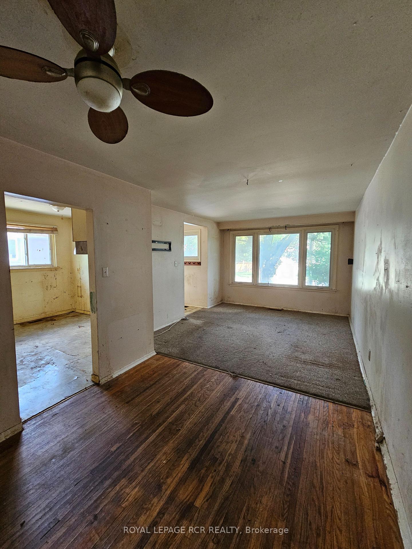 Photo 3 of 142 Cherrywood Drive, Newmarket, Bristol-London — HOMEH