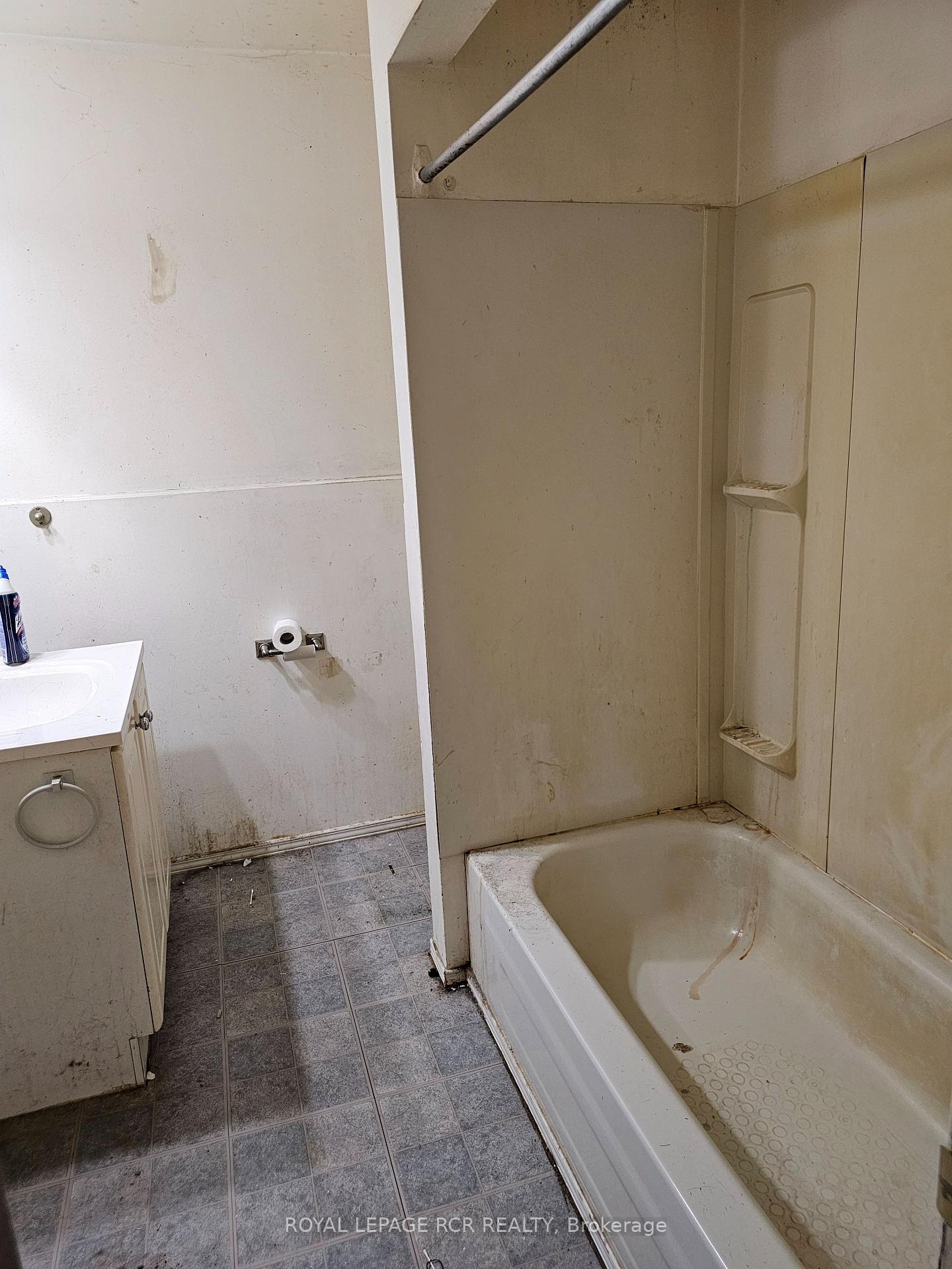 Photo 5 of 142 Cherrywood Drive, Newmarket, Bristol-London — HOMEH