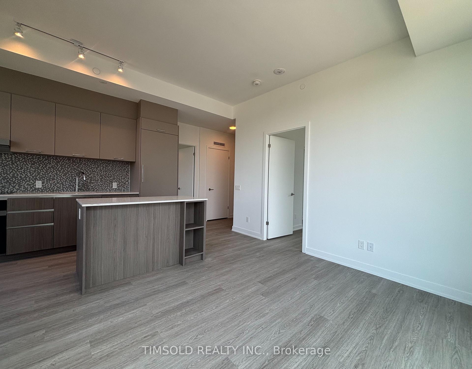 Photo 4 of Unit 916, 8188 Yonge Street, Vaughan, Uplands — HOMEH
