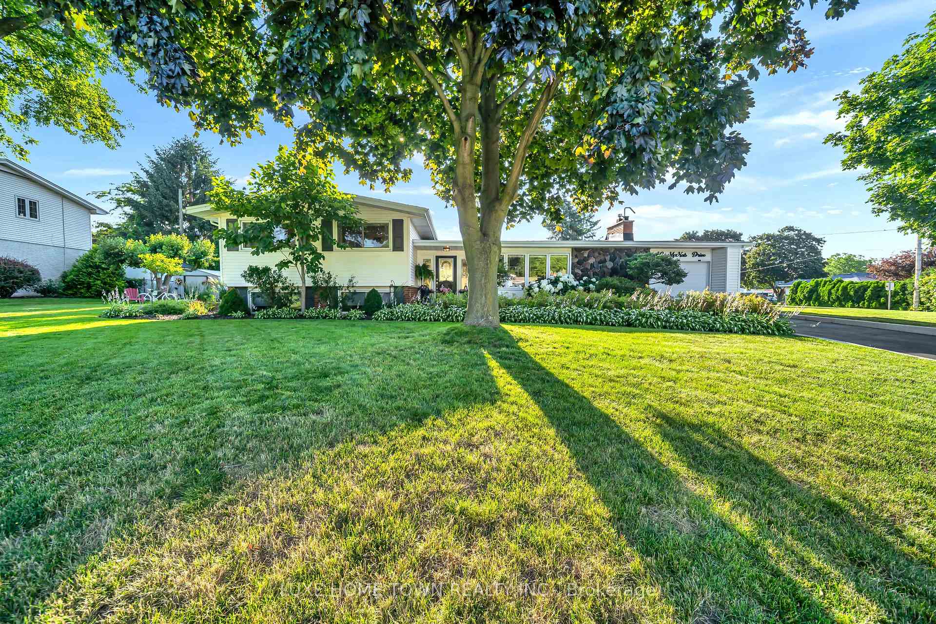 Photo 1 of 12 Mcnab Drive, Grimsby, Grimsby East — HOMEH