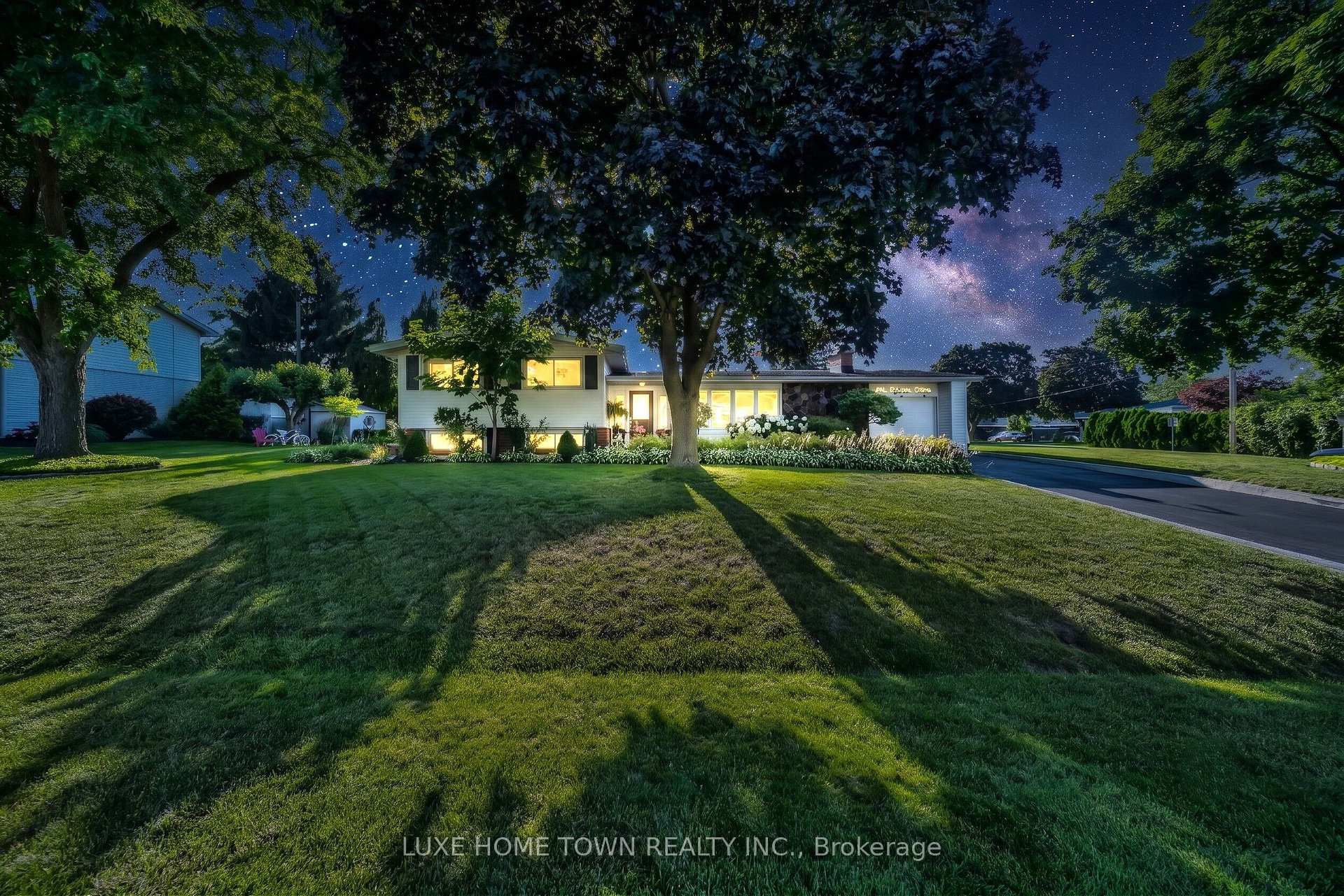 Photo 2 of 12 Mcnab Drive, Grimsby, Grimsby East — HOMEH