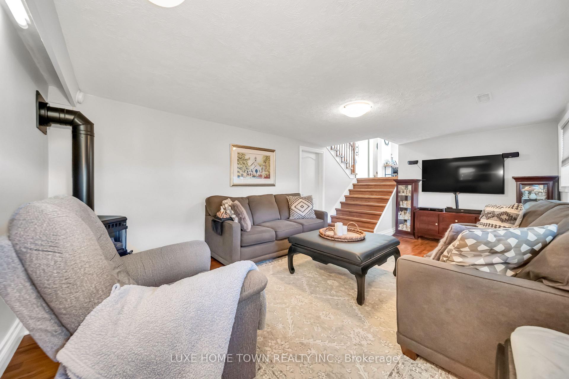 Photo 28 of 12 Mcnab Drive, Grimsby, Grimsby East — HOMEH