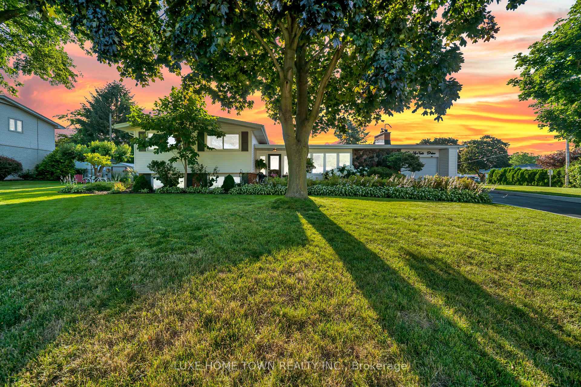 Photo 36 of 12 Mcnab Drive, Grimsby, Grimsby East — HOMEH