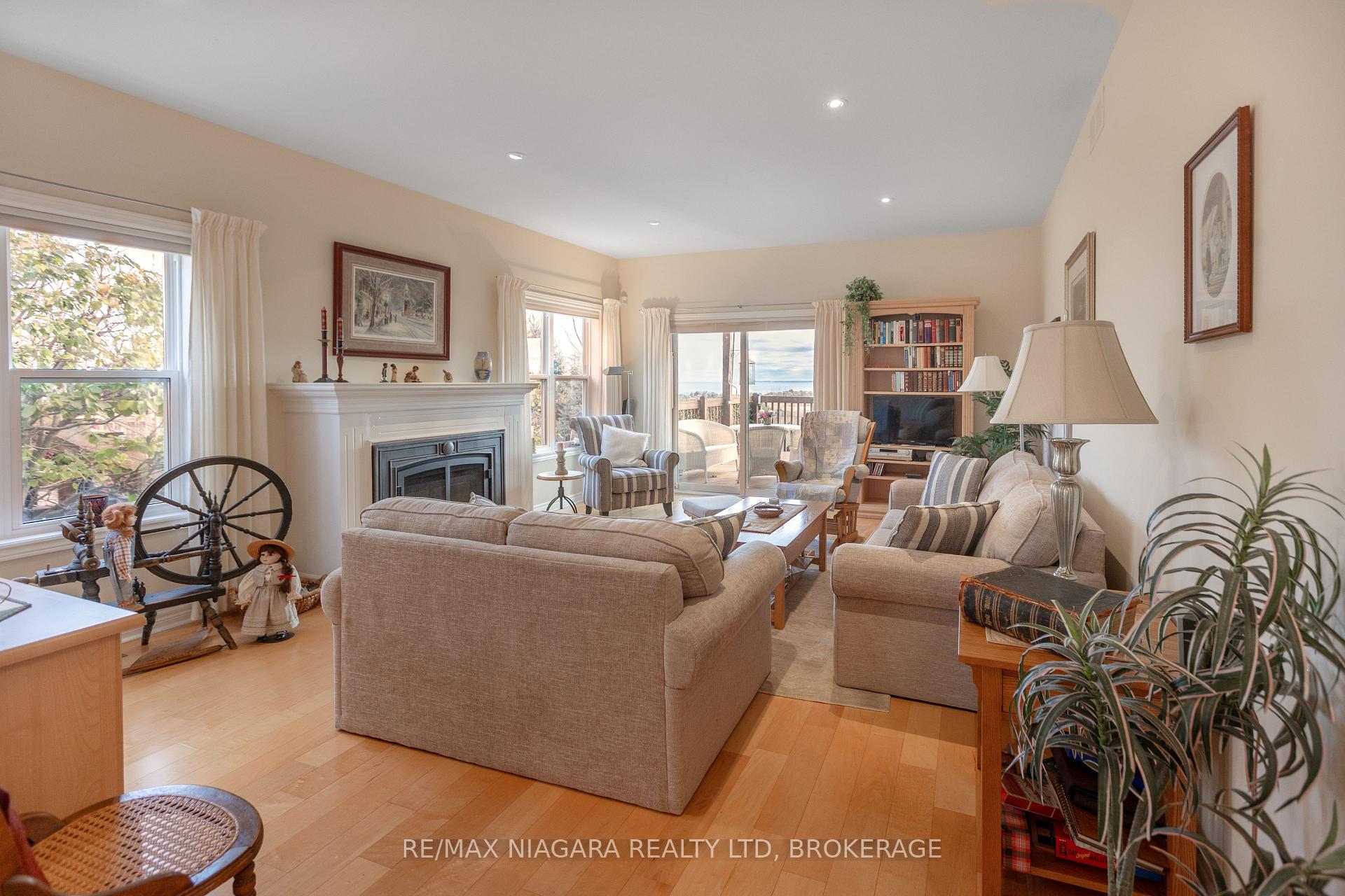 Photo 10 of 3334 Dustan Street, Lincoln, Lincoln-Jordan/Vineland — HOMEH