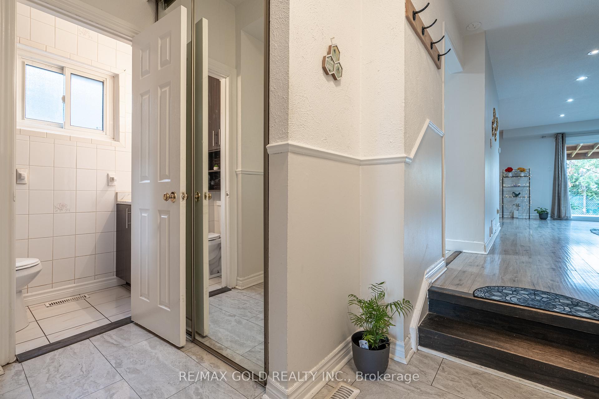 Photo 2 of 23 Judith Crescent, Brampton, Northgate — HOMEH