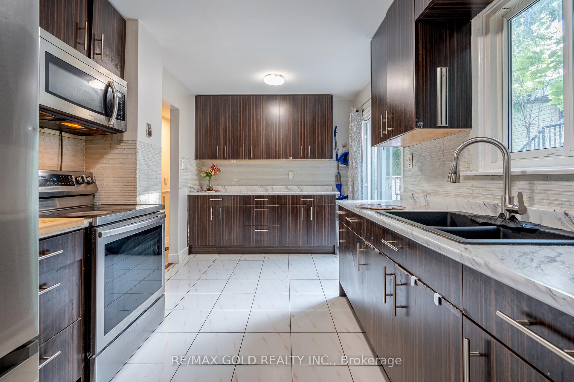 Photo 7 of 23 Judith Crescent, Brampton, Northgate — HOMEH