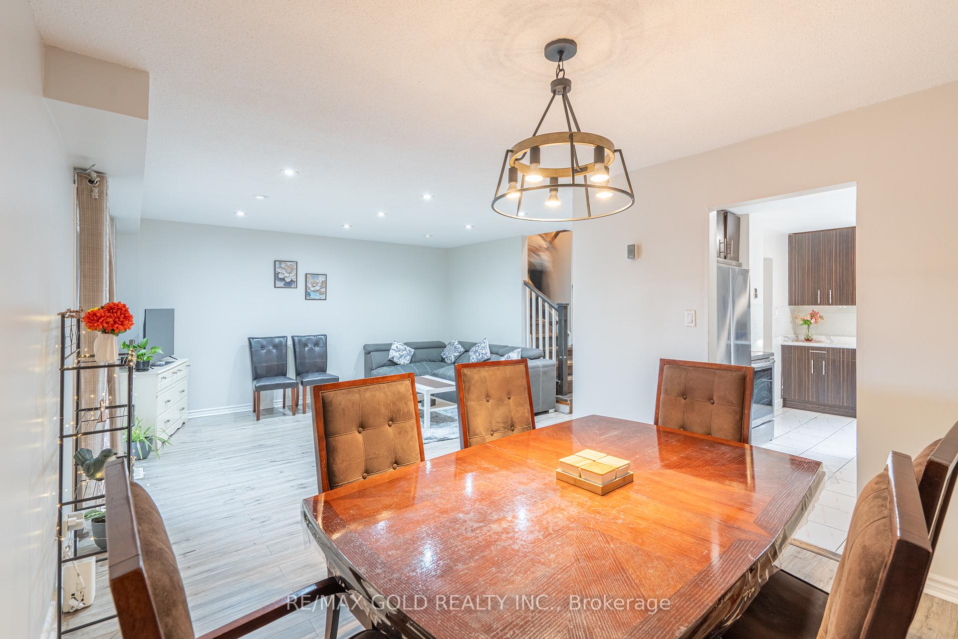 Photo 8 of 23 Judith Crescent, Brampton, Northgate — HOMEH