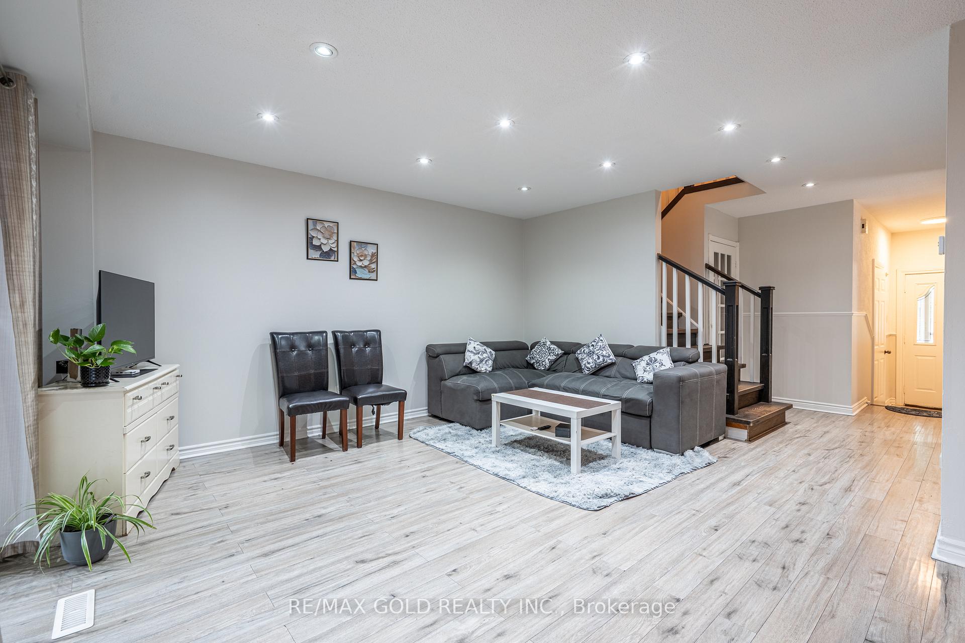 Photo 9 of 23 Judith Crescent, Brampton, Northgate — HOMEH
