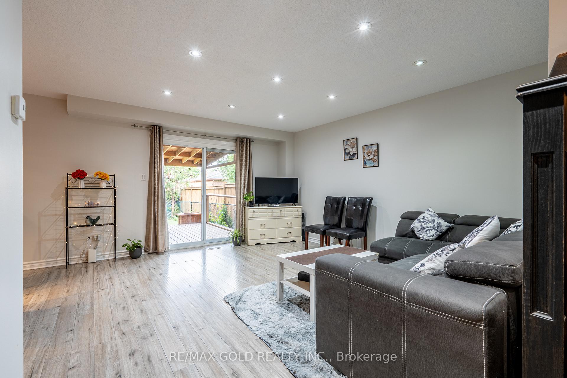 Photo 10 of 23 Judith Crescent, Brampton, Northgate — HOMEH