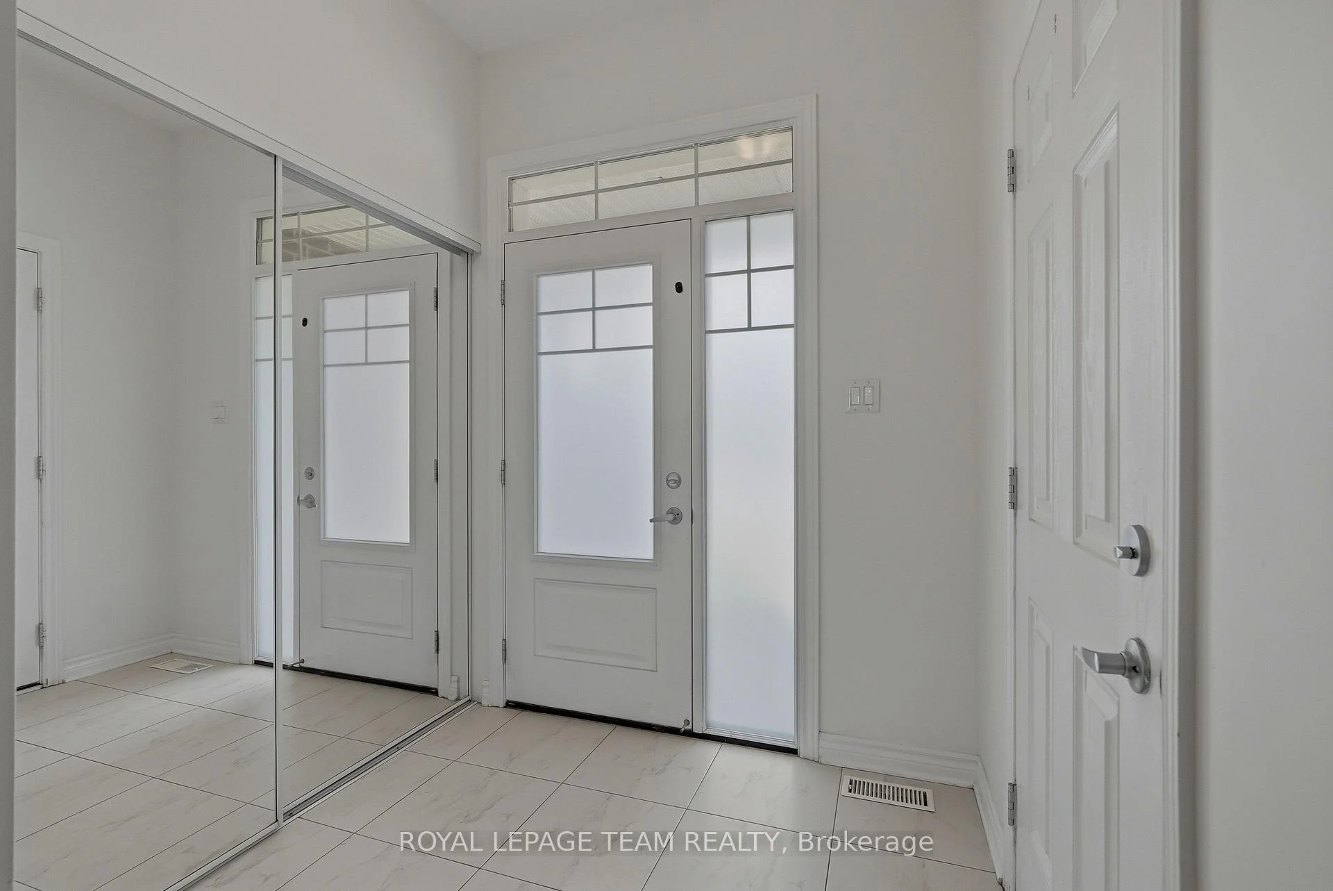 Photo 2 of 195 Kimpton Drive, Ottawa, Stittsville (North) — HOMEH