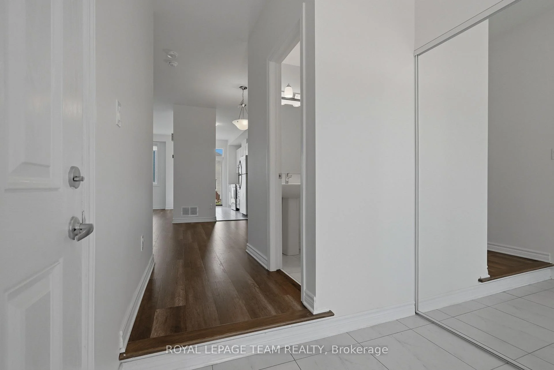 Photo 3 of 195 Kimpton Drive, Ottawa, Stittsville (North) — HOMEH