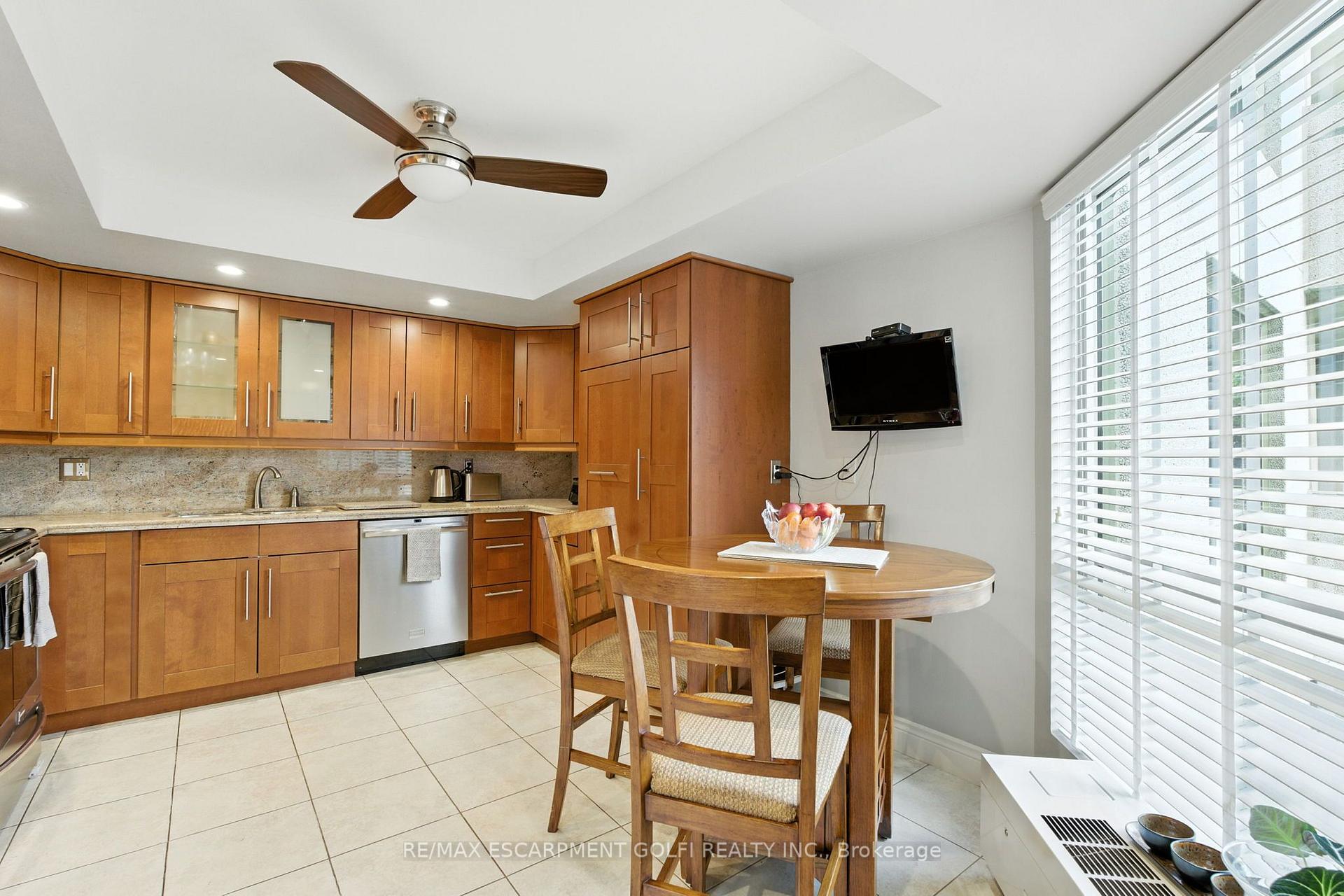 Photo 12 of Unit 208, 1201 North Shore Boulevard E, Burlington, Brant — HOMEH
