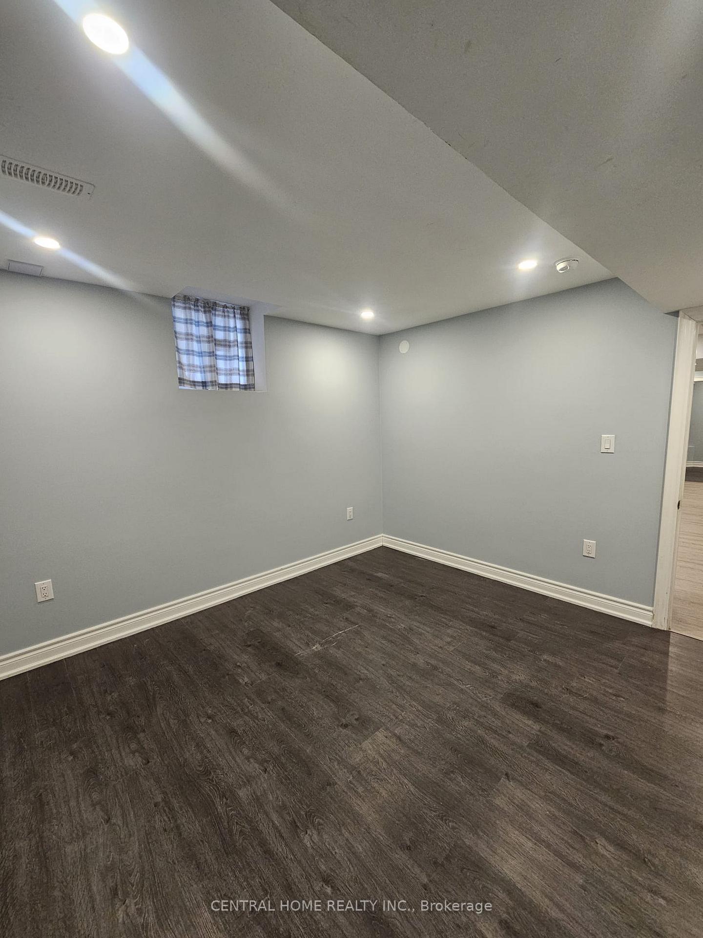 Photo 4 of 45 Wildmoor Street, Markham, Cornell — HOMEH