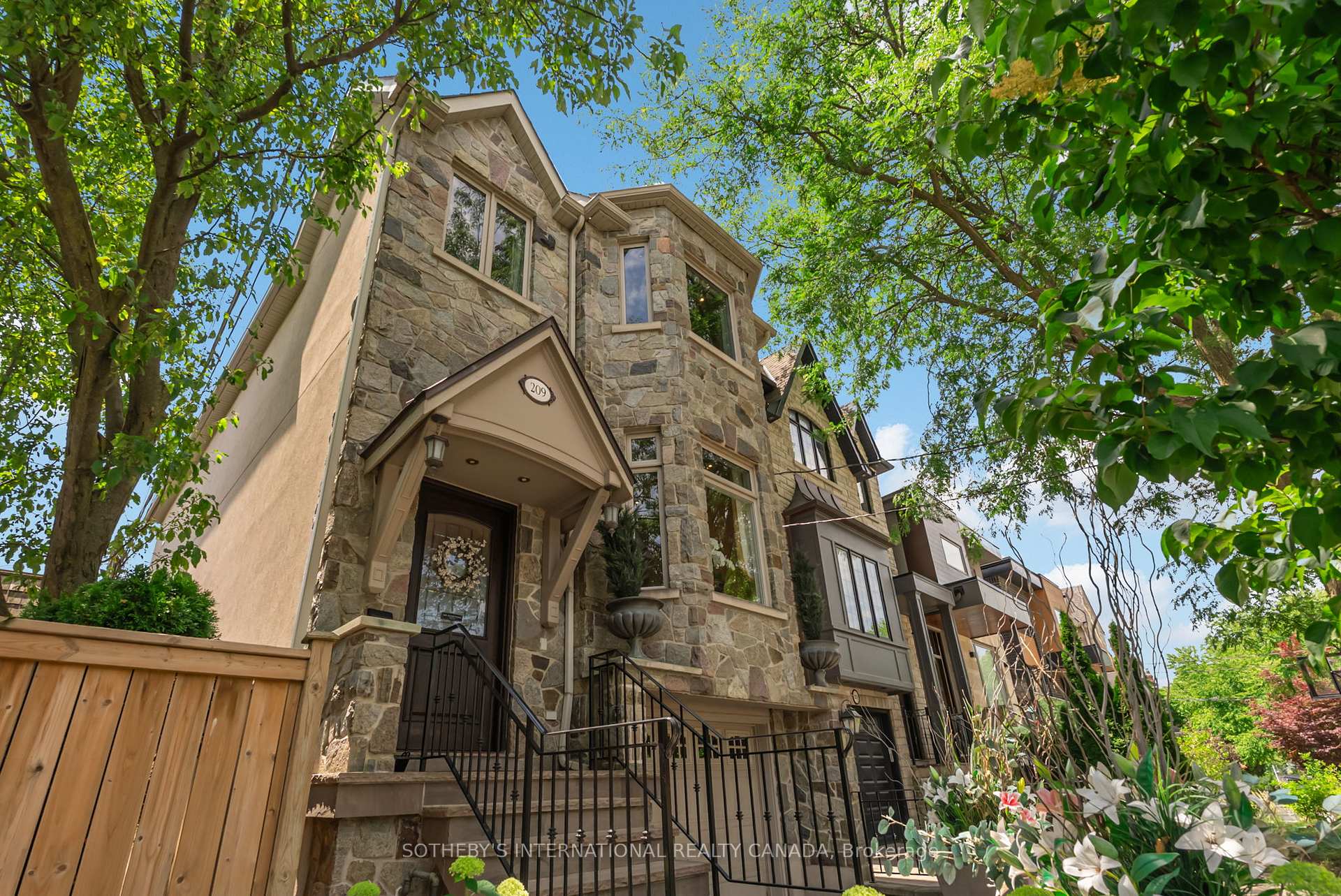 Photo 2 of 209 Douglas Avenue, Toronto, Lawrence Park North — HOMEH